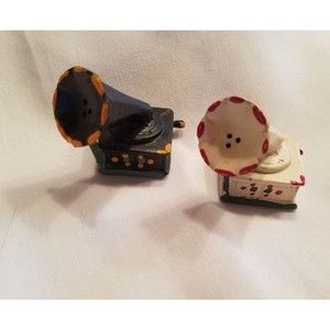 Victrola salt and pepper set